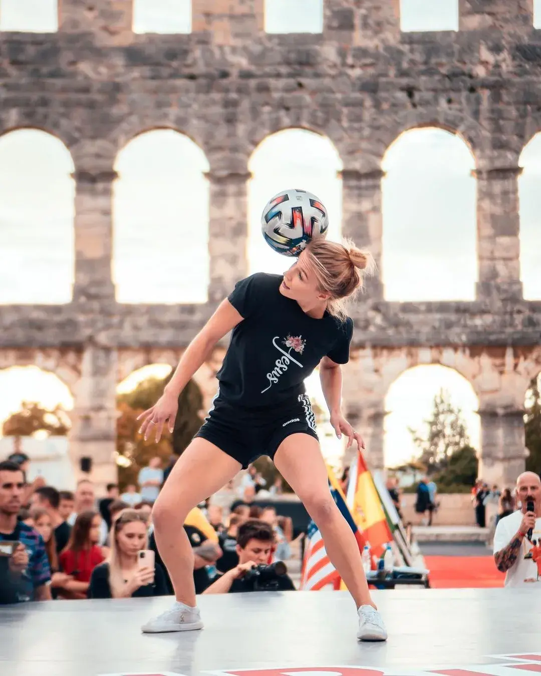 Aguska Mnich: a rainha do futebol freestyle