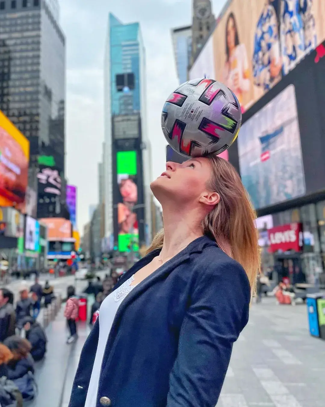 Aguska Mnich: a rainha do futebol freestyle