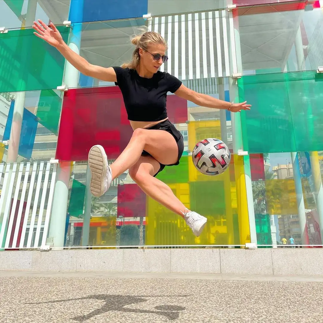 Aguska Mnich: a rainha do futebol freestyle